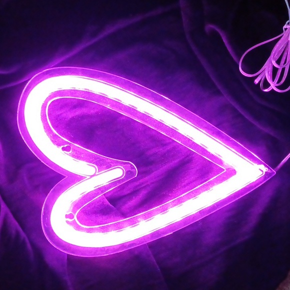 Neon Pink Heart Light - Picture 1 of 3